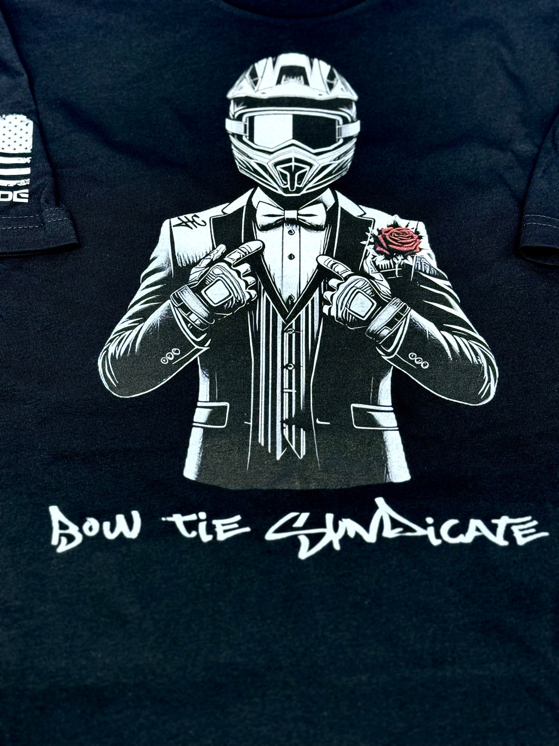 VO GLOVES Bow tie Syndicate T-Shirt